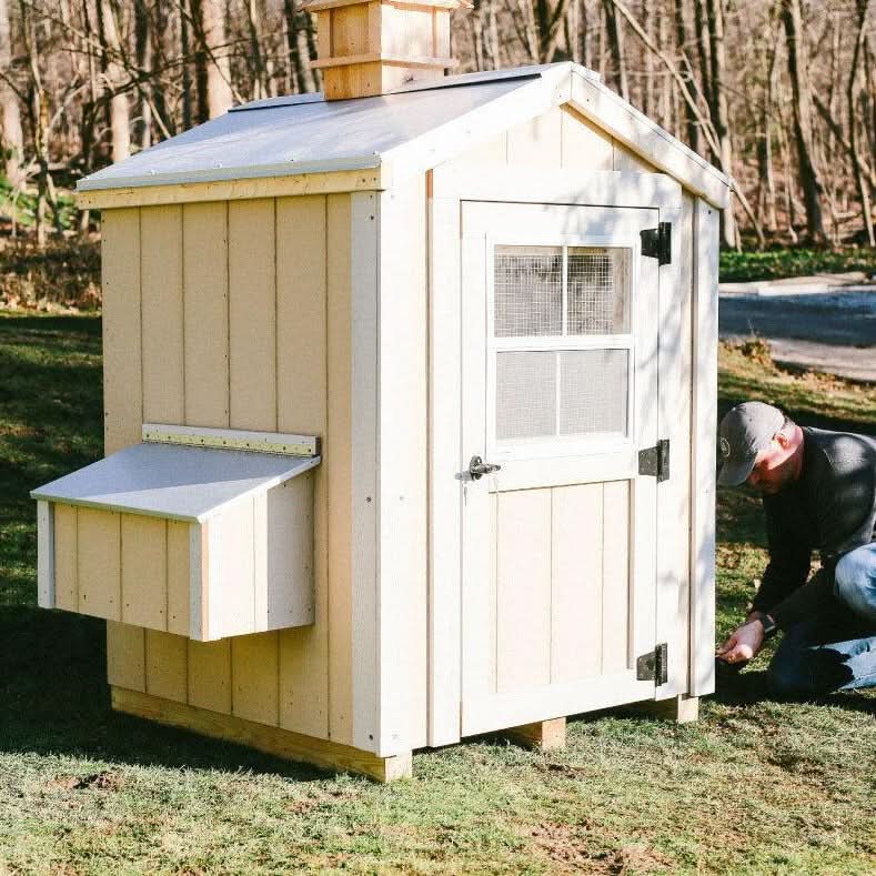 Charming Coop - 4' x 4'