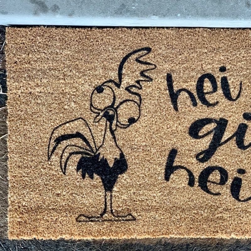 Hei Girl, Hei Welcome Mat